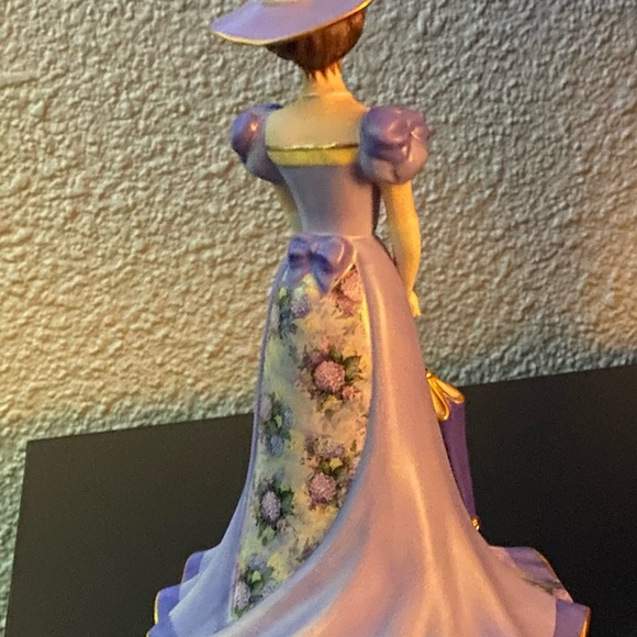 The Bradford Exchange lady figurine collectible BELL - Picture 3 of 4
